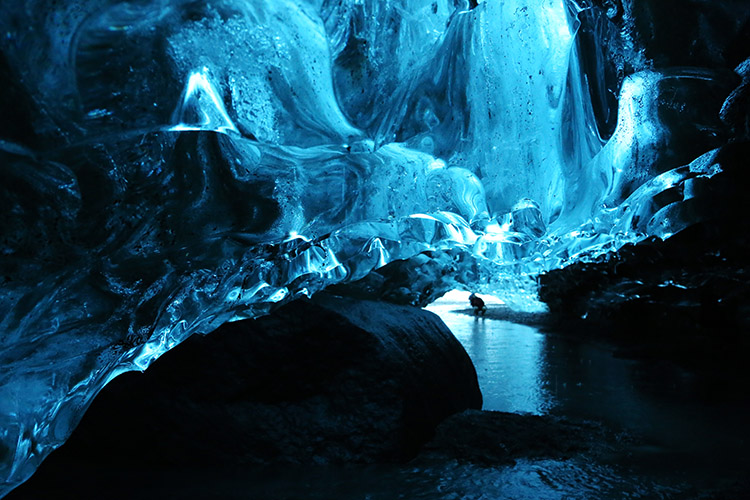 アイスランド　氷の洞窟