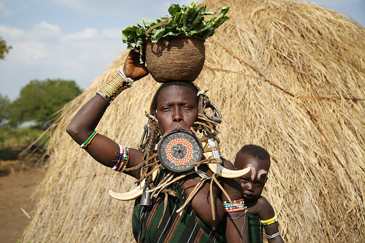 エチオピア　ムルシ族　少数民族　ジンカ