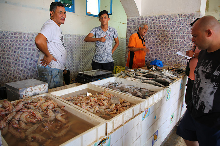 チュニジア　ジェルバ島　魚市場