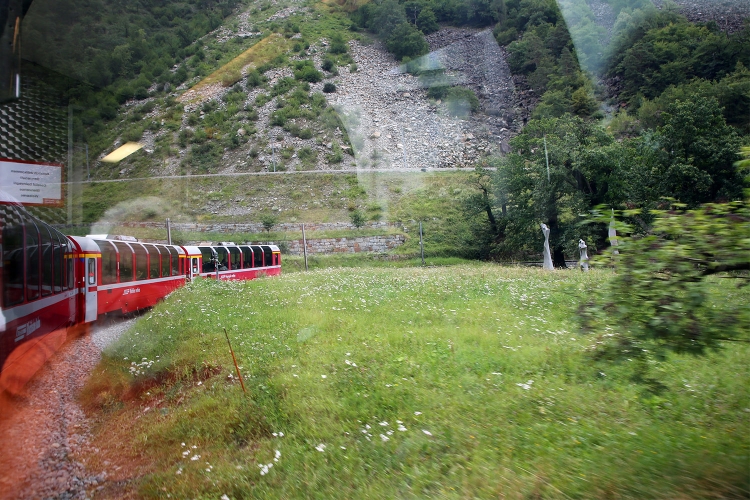 ベルニナ急行　スイス　観光列車