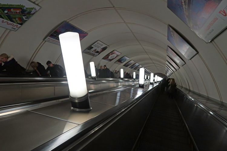 モスクワ　メトロ　駅