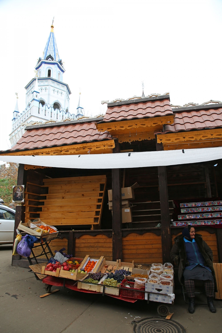 モスクワ　ヴェルニサージュ市場