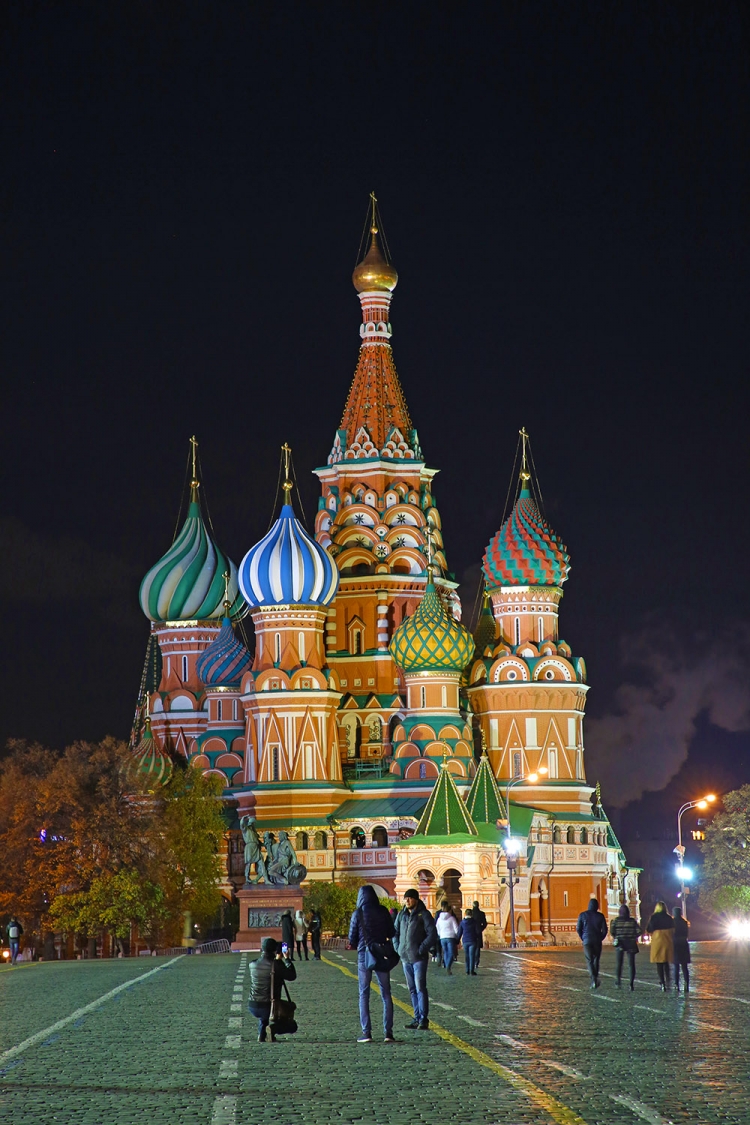 モスクワ　赤の広場　ワシリー寺院　ライトアップ